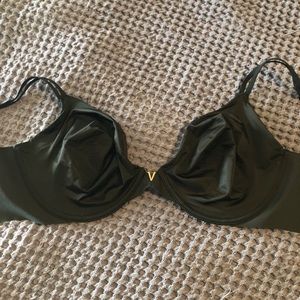 VS smoothing back plunge V bra no padding